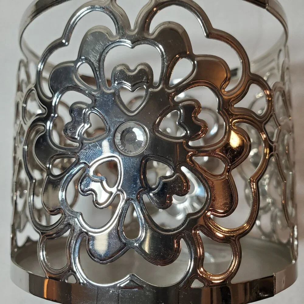 Bath & Body Works Flower Heart Gem Pedestal 3-Wick Candle Holder Sleeve